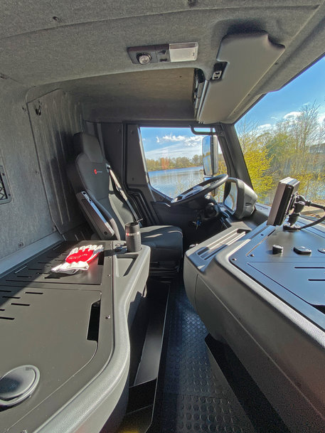 Added comfort for operators: Manitowoc launches new carrier cab on four- and five-axle Grove all-terrain cranes up to 150 t capacity